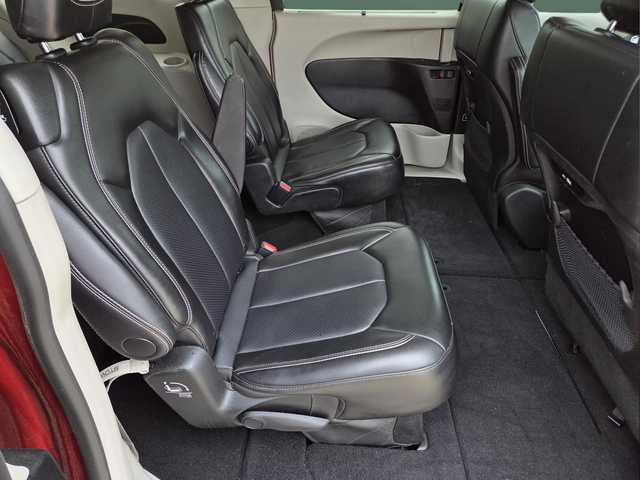 Used 2024 Red Chrysler Touring L image 34