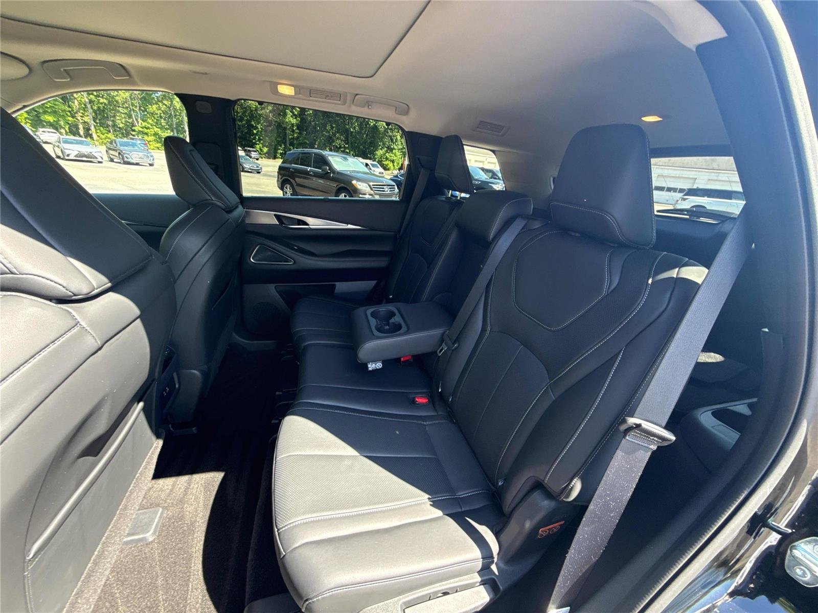 Used 2025 Mineral Black INFINITI LUXE image 12