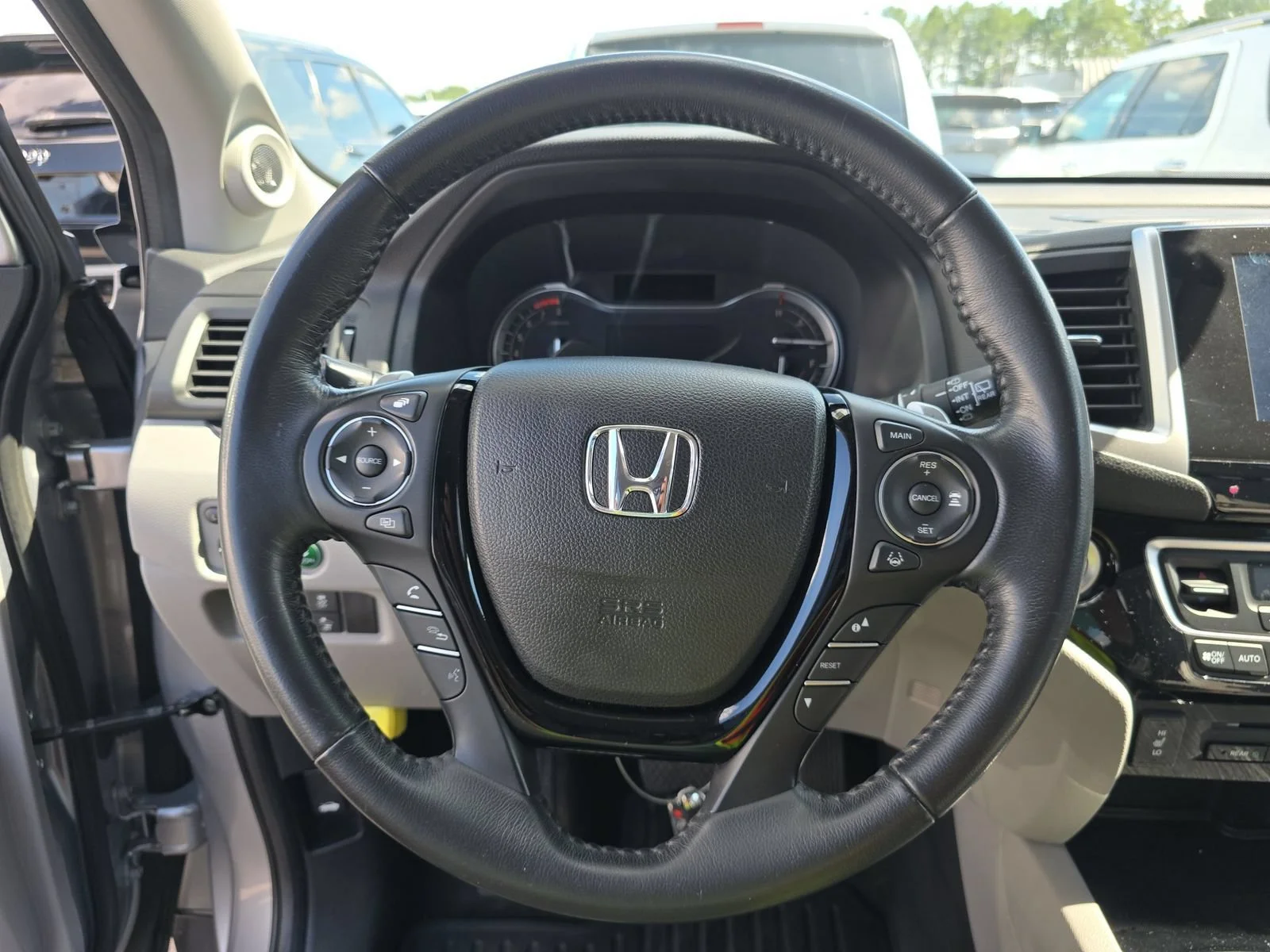 Used 2017 Lunar Silver Metallic Honda Touring image 12