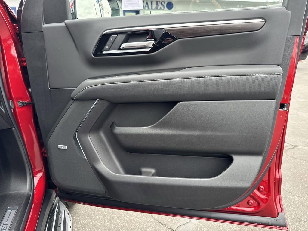 2026 Chevrolet Suburban Premier - Photo 33