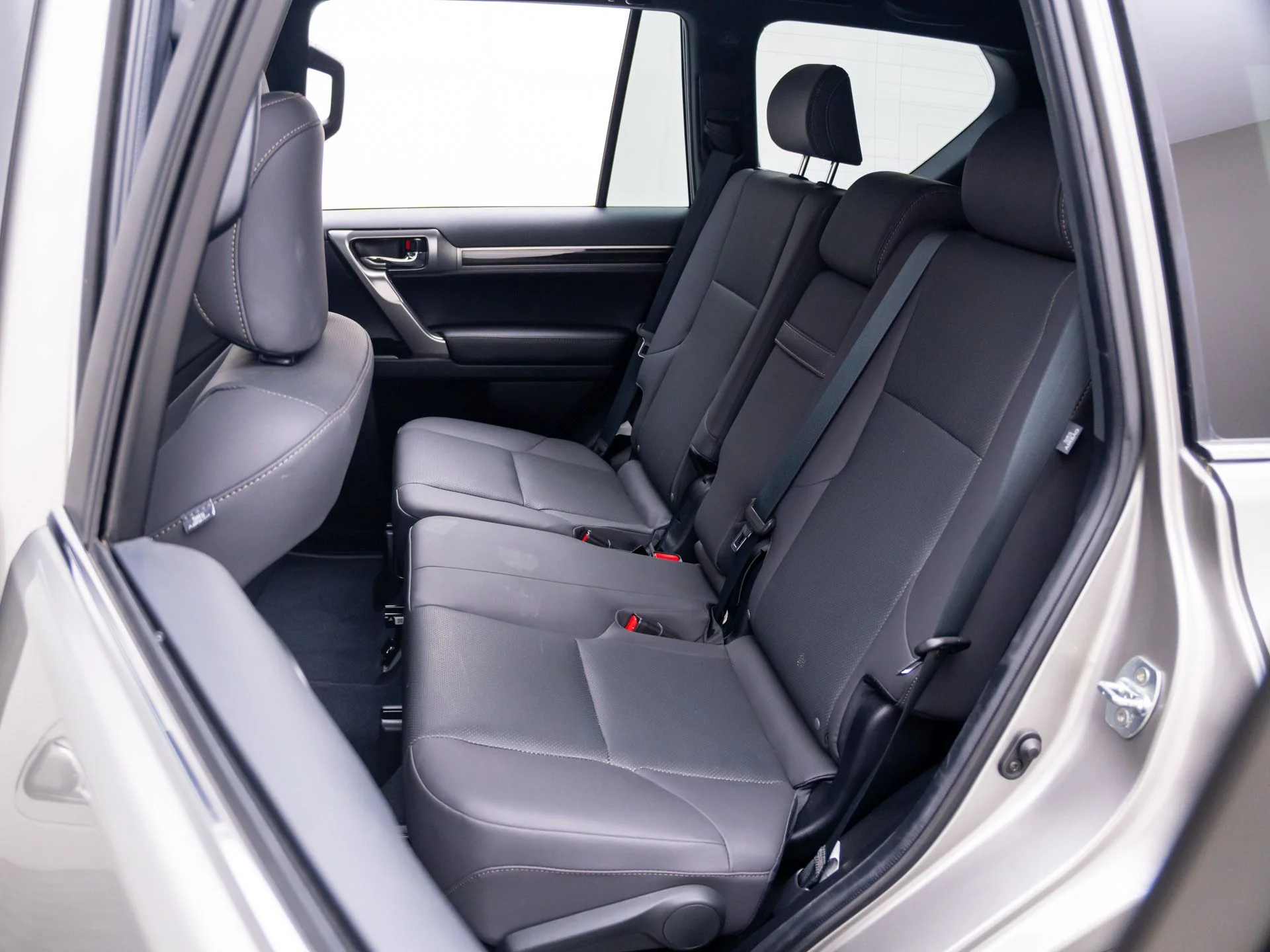 Used 2023 Silver Lexus 460 image 17