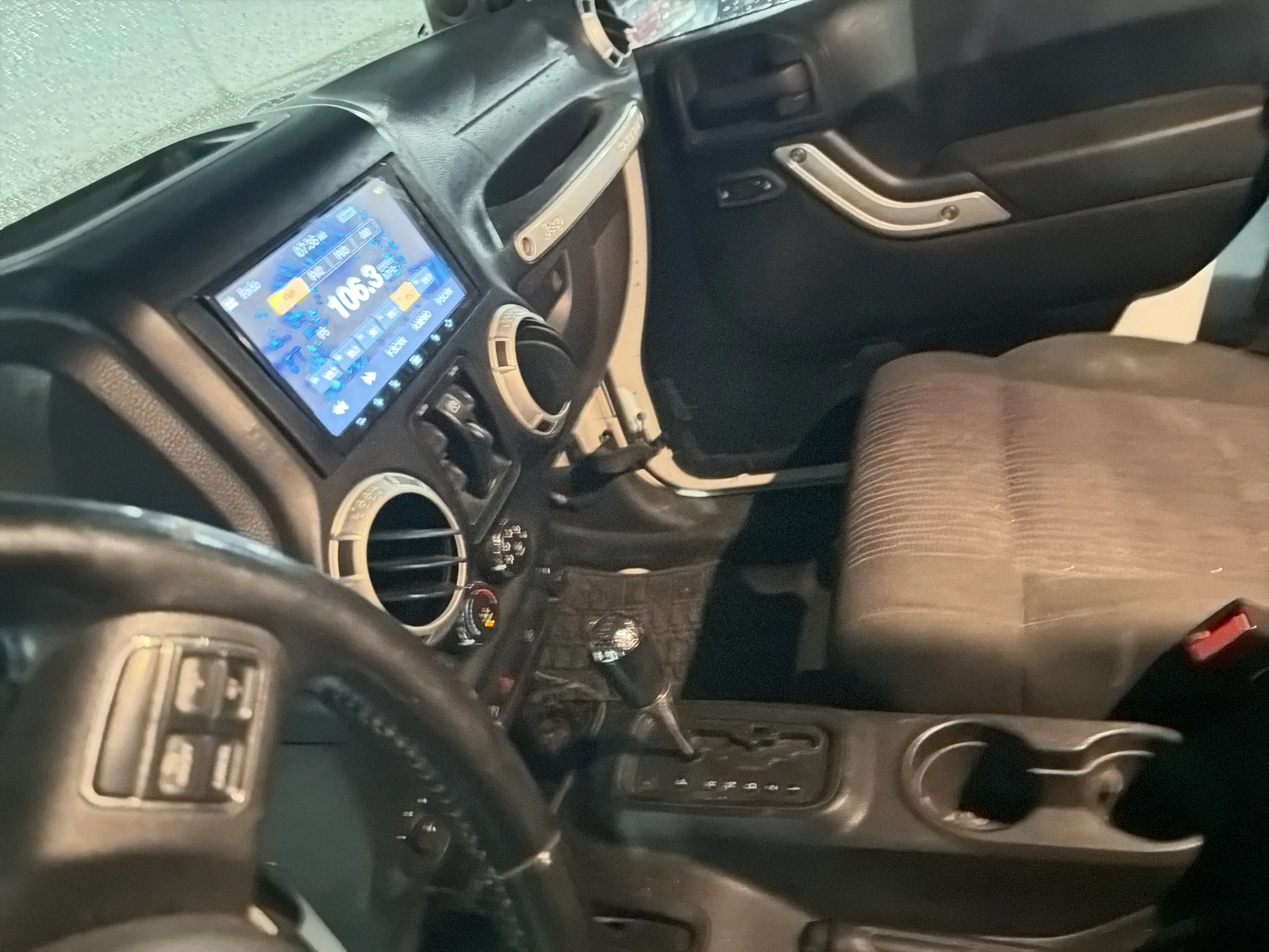 Used 2011 Bright White Clearcoat Jeep Rubicon image 19