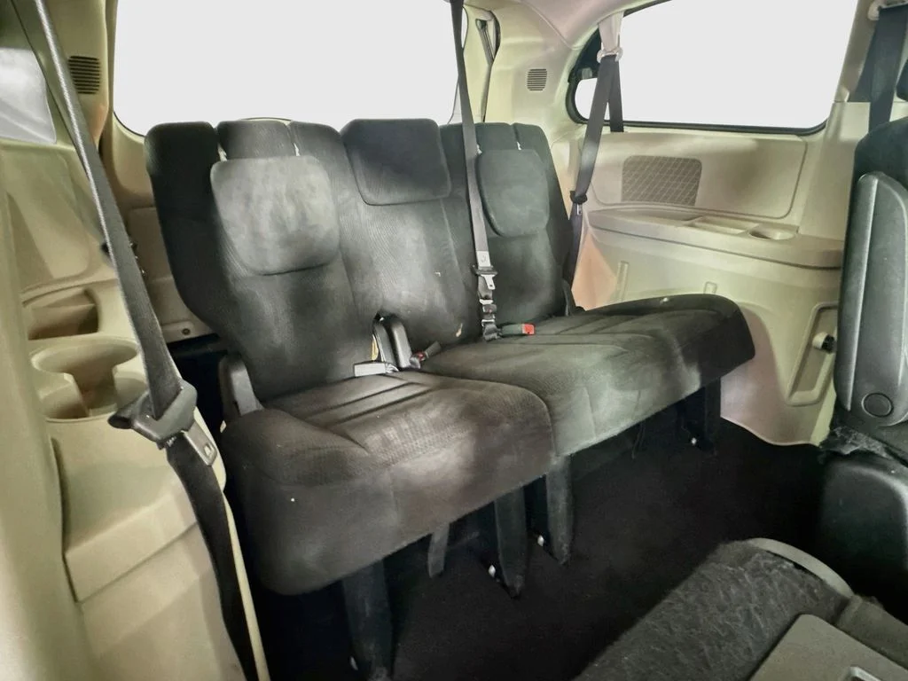 Used 2015 Silver Dodge SXT image 30