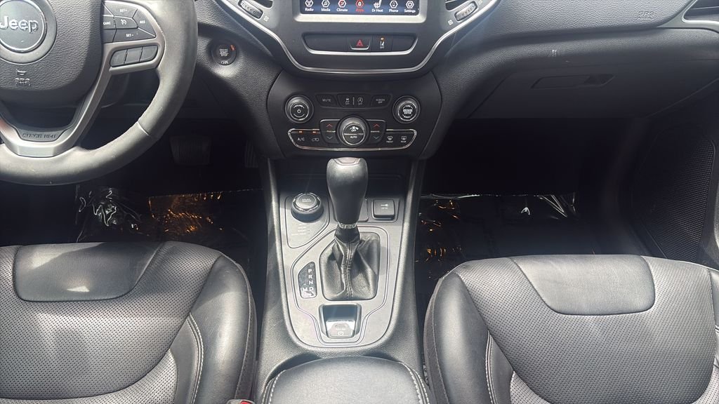 Used 2022 Gray Jeep Latitude Lux image 16