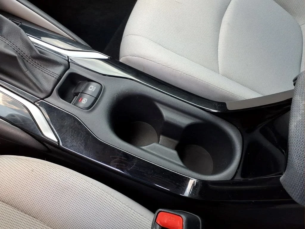 Used 2021 White Toyota LE image 9