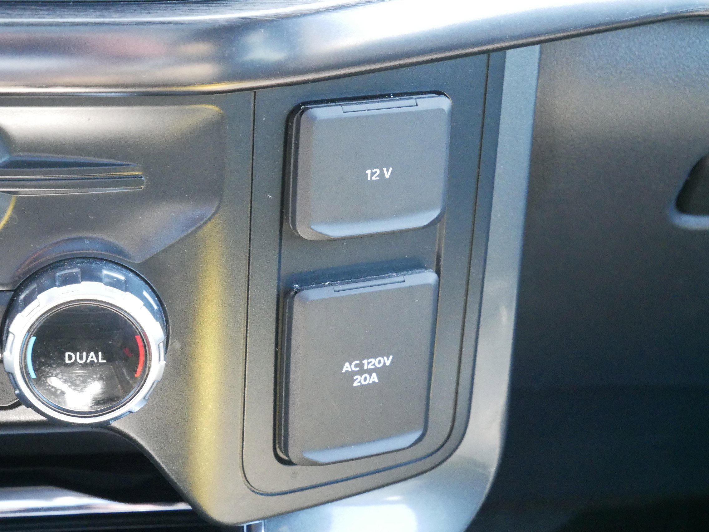 Used 2022 White Ford LARIAT image 27