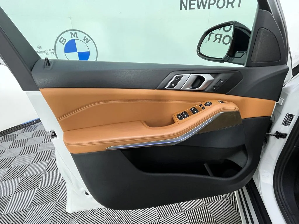 Used 2019 White BMW xDrive40i image 27