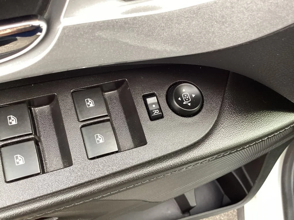 Used 2015 SUMMIT WHITE Chevrolet LS image 35