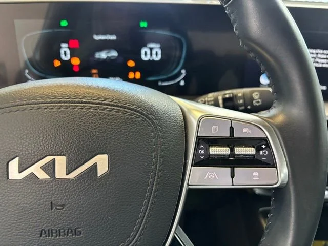 Used 2024 White Kia S image 26