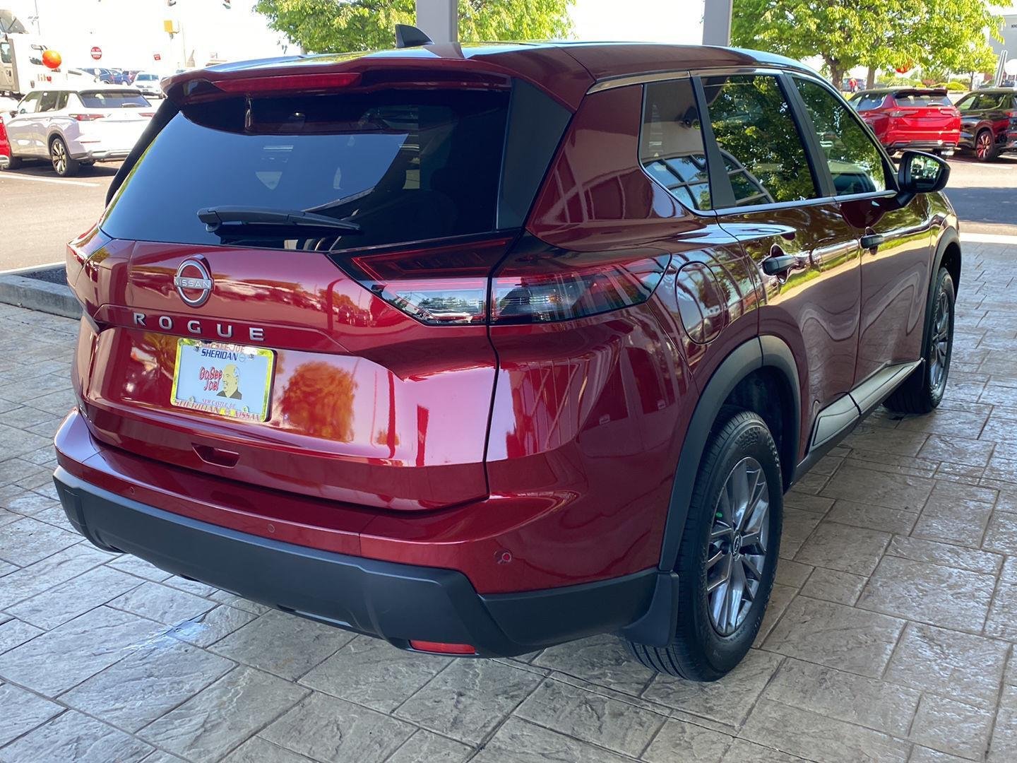 Used 2025 Scarlet Ember Tintcoat Nissan S image 7