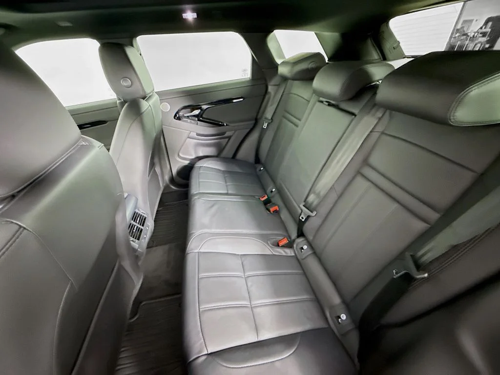 New 2025 Santorini Black Metallic Land Rover Dynamic image 22