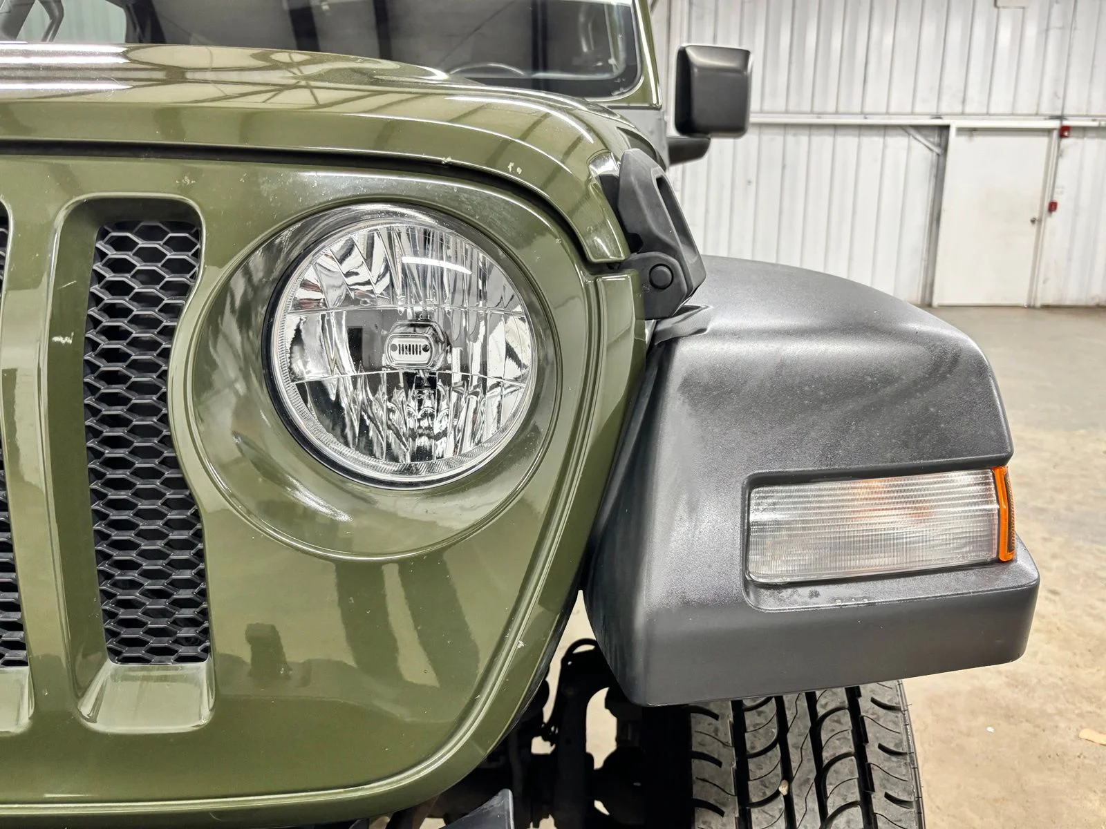 Used 2020 Green Jeep Sport S image 8