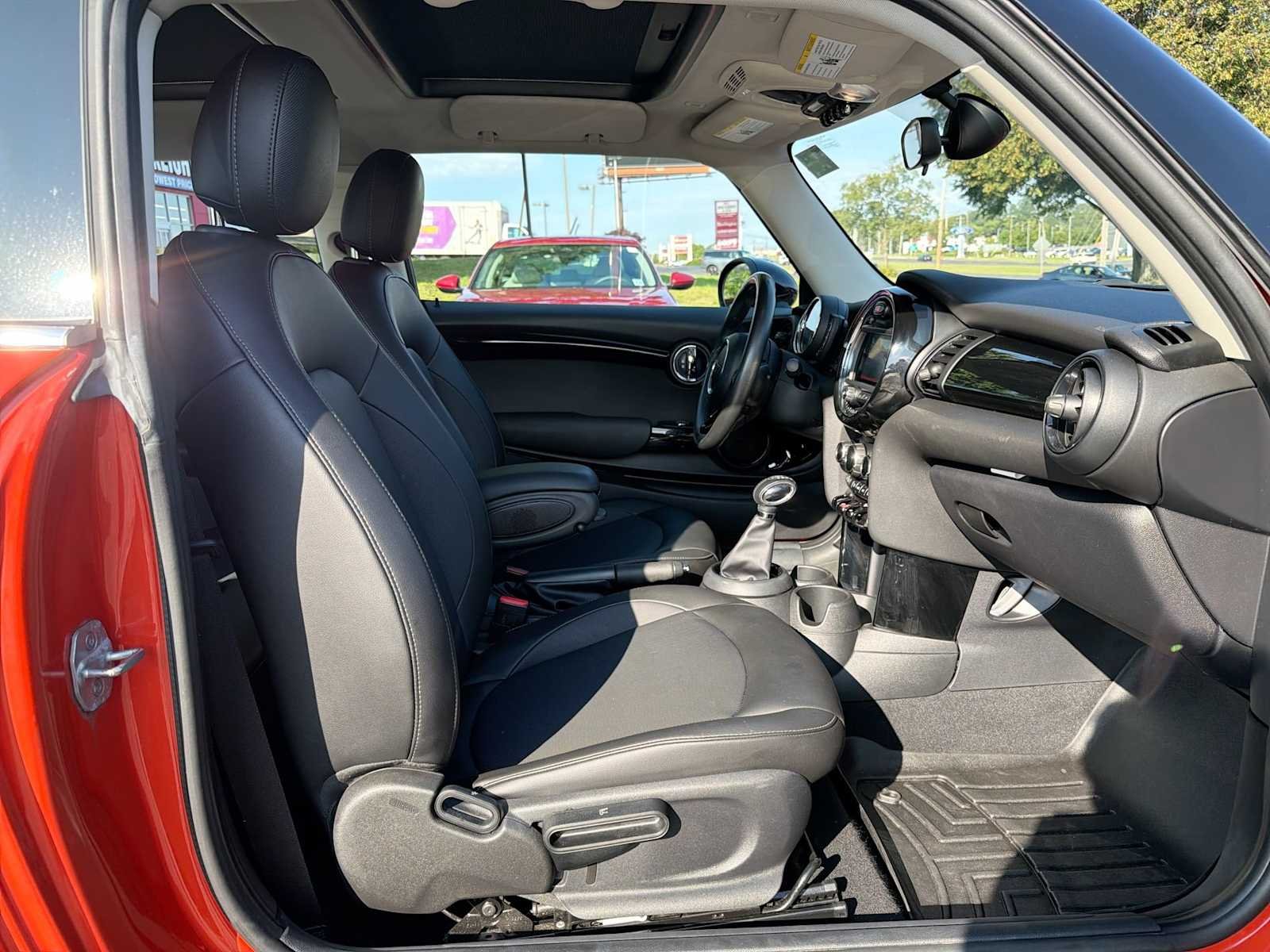 Used 2019 Solaris Orange Metallic MINI Cooper image 13