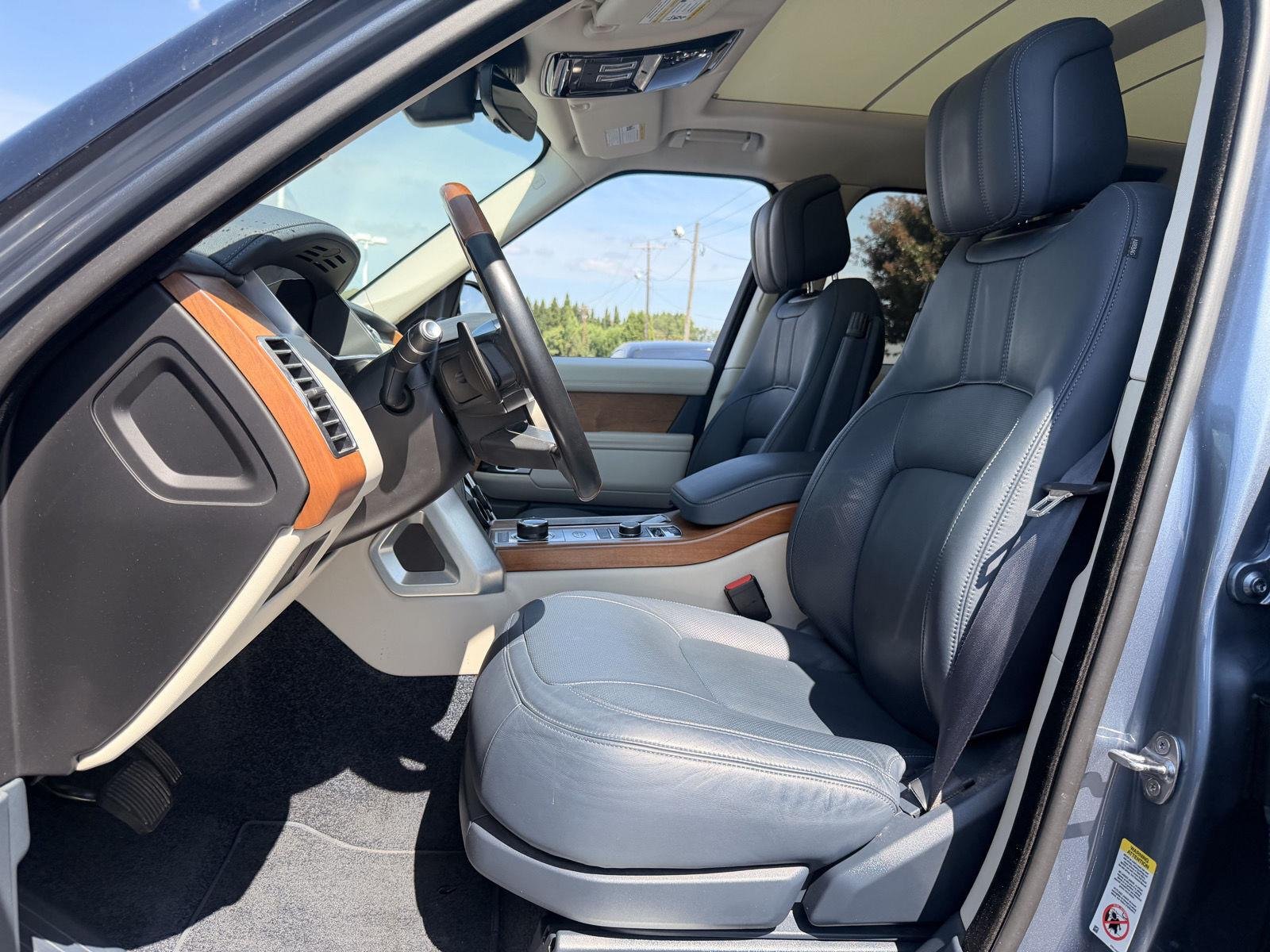 Used 2019 Byron Blue Metallic Land Rover HSE image 9