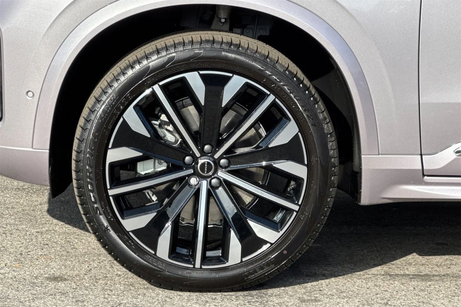 2026 Volvo XC90 Plus - Photo 29