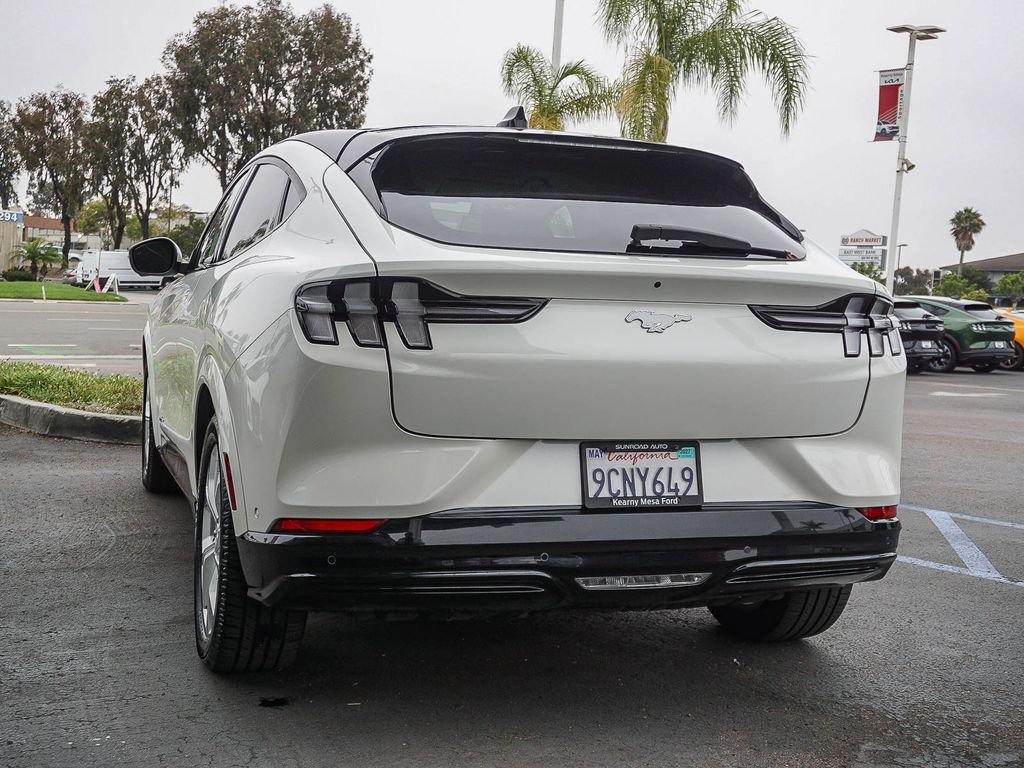 Used 2022 White Ford Premium image 5