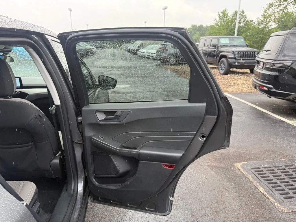 Used 2022 Gray Ford SE image 41
