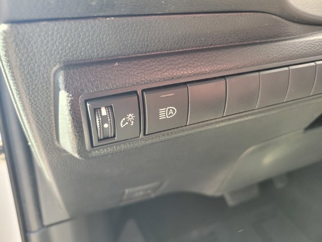 Used 2022 White Toyota SE Nightshade Edition image 19