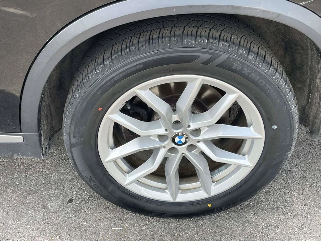 Certified Used 2019 Black BMW xDrive40i image 9