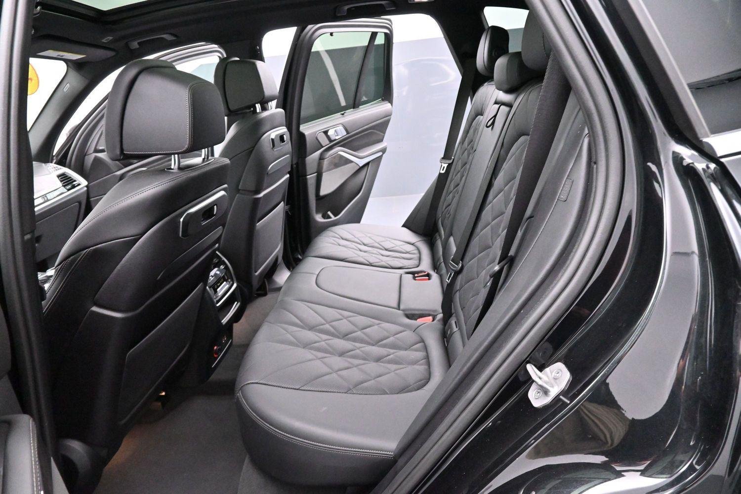 Used 2024 Carbon Black Metallic BMW xDrive40i image 32
