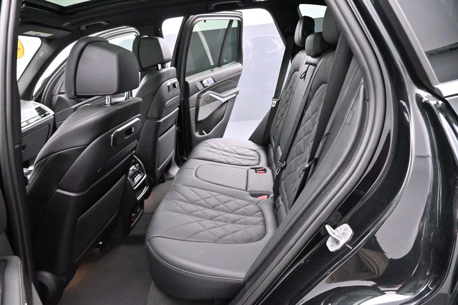 Used 2024 Carbon Black Metallic BMW xDrive40i image 32