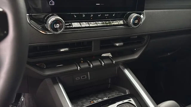 Used 2025 Black Chevrolet Trail Boss image 30