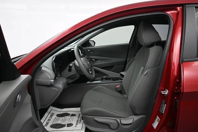 Used 2024 Ultimate Red Hyundai SEL image 9