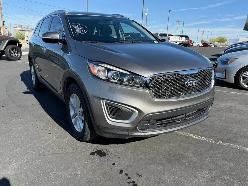 Used 2018 Titanium Silver Kia LX V6 image 1