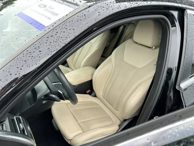 Used 2023 Black BMW xDrive30i image 12