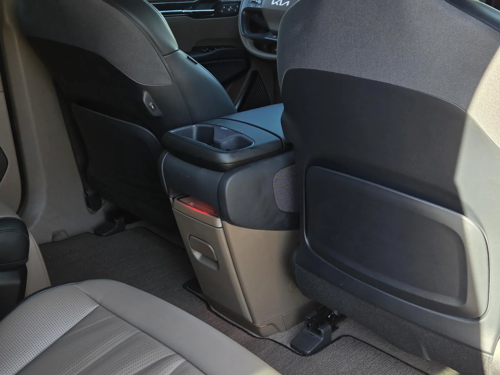 Used 2026 Glacial White Pearl/Ebony Black Roof Kia GT-Line image 42