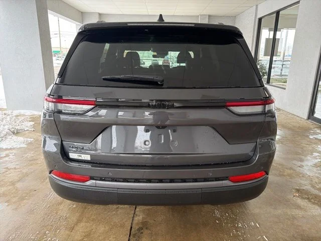 New 2026 Baltic Gray Metallic Clear-Coat Exterior Paint Jeep Altitude image 4
