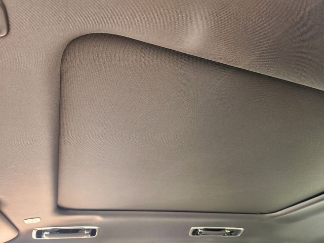 Used 2025 Red Land Rover S image 18
