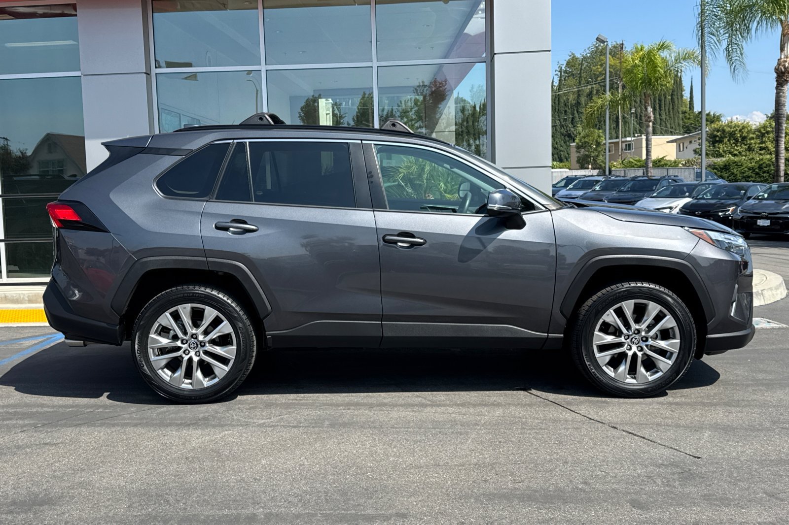 Used 2023 Gray Toyota XLE Premium image 4