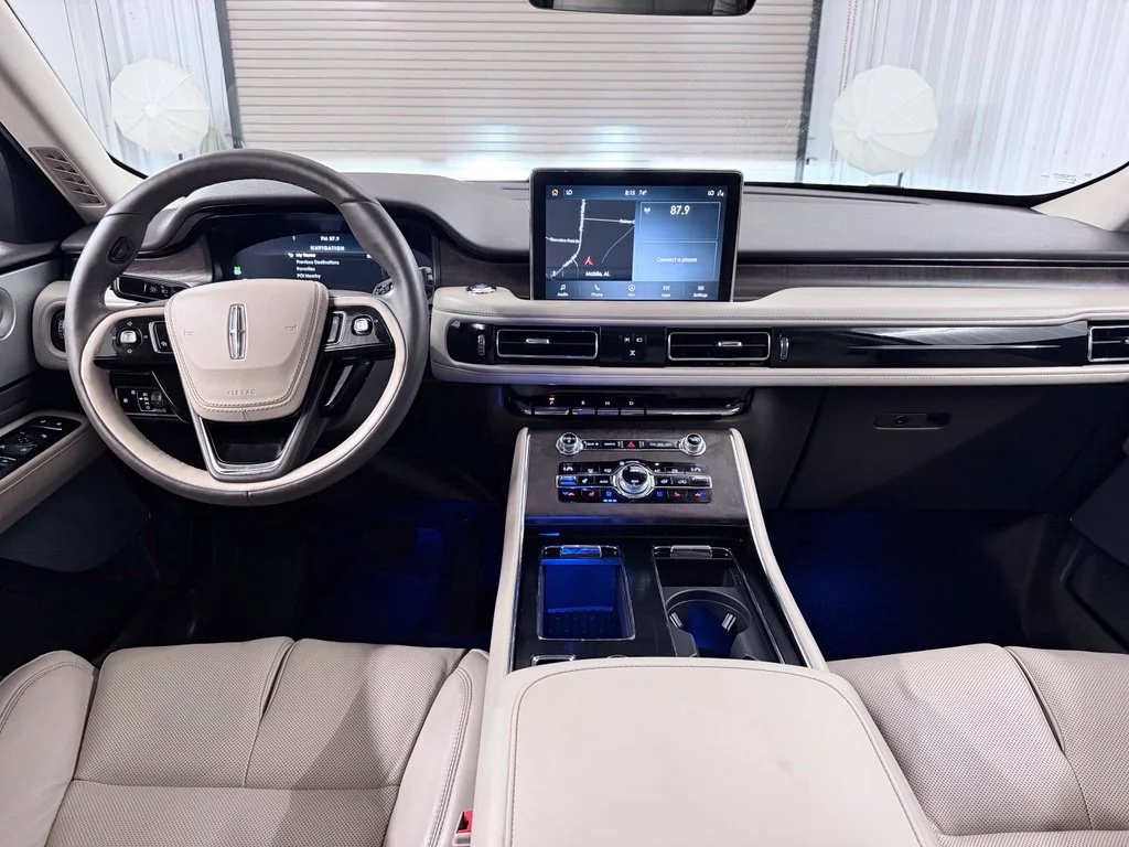 Used 2020 White Lincoln Reserve image 24