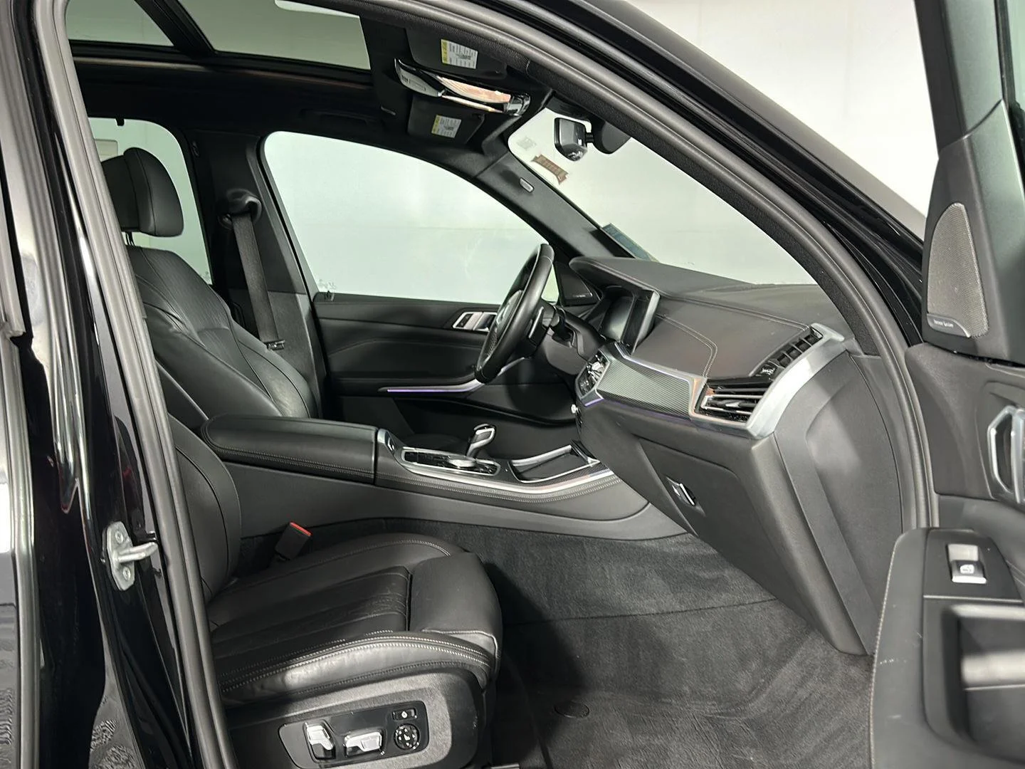 Used 2022 Black Sapphire Metallic BMW M50i image 33