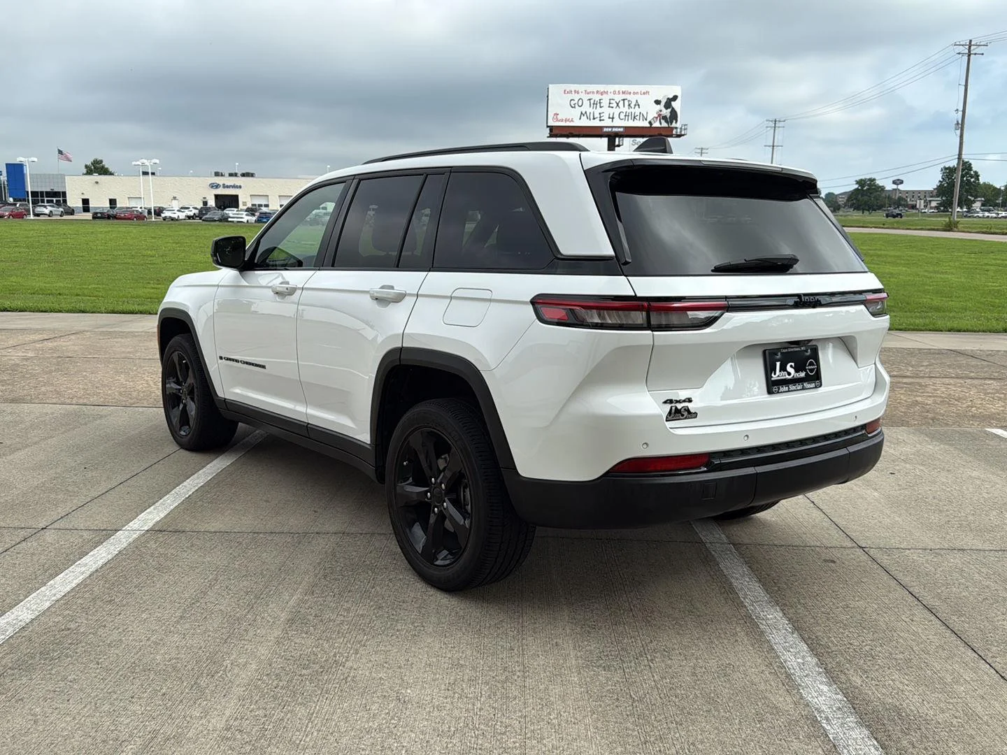 Used 2023 Bright White Clearcoat Jeep Altitude image 8