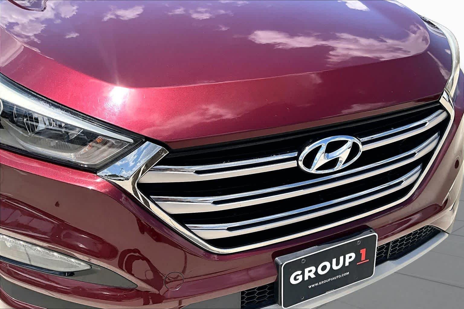 Used 2017 Ruby Wine Hyundai Limited image 29
