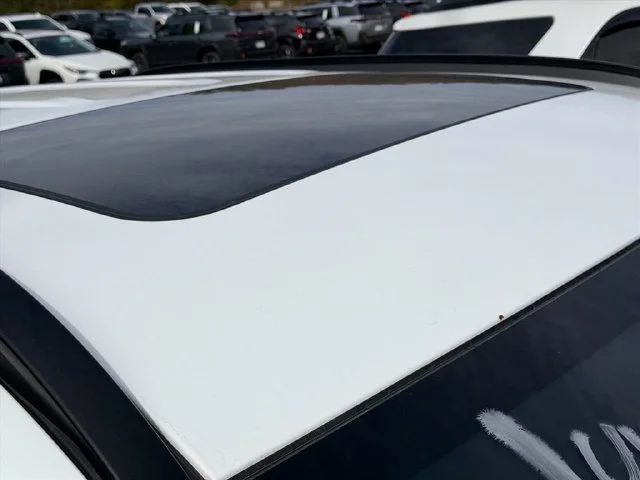 Used 2023 White Hyundai SEL image 13
