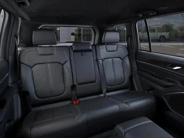 New 2026 Bright White Clear-Coat Exterior Paint Jeep Limited image 119