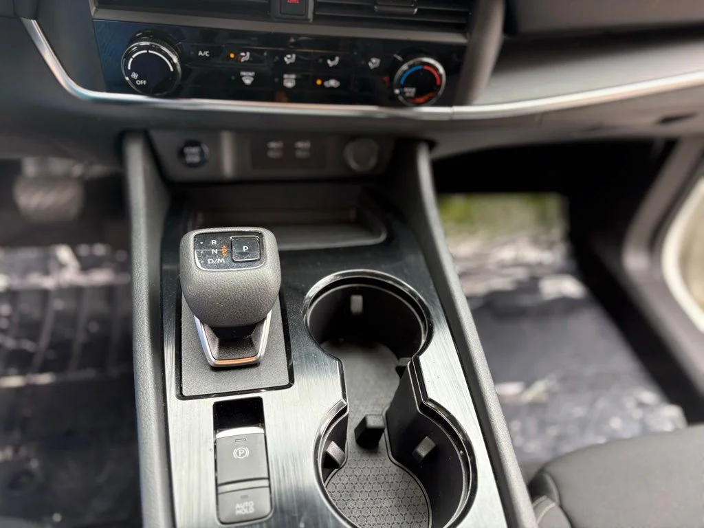 Used 2024 White Nissan S image 13
