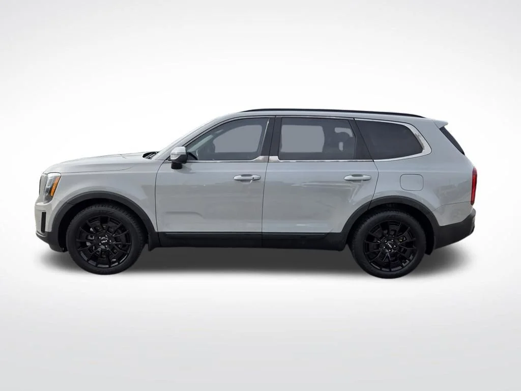 Used 2022 Gray Kia EX image 9