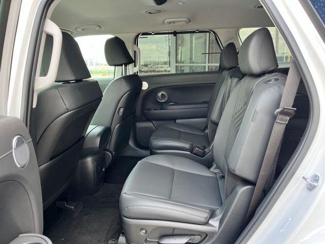 New 2026 White Hyundai SEL FWD image 19