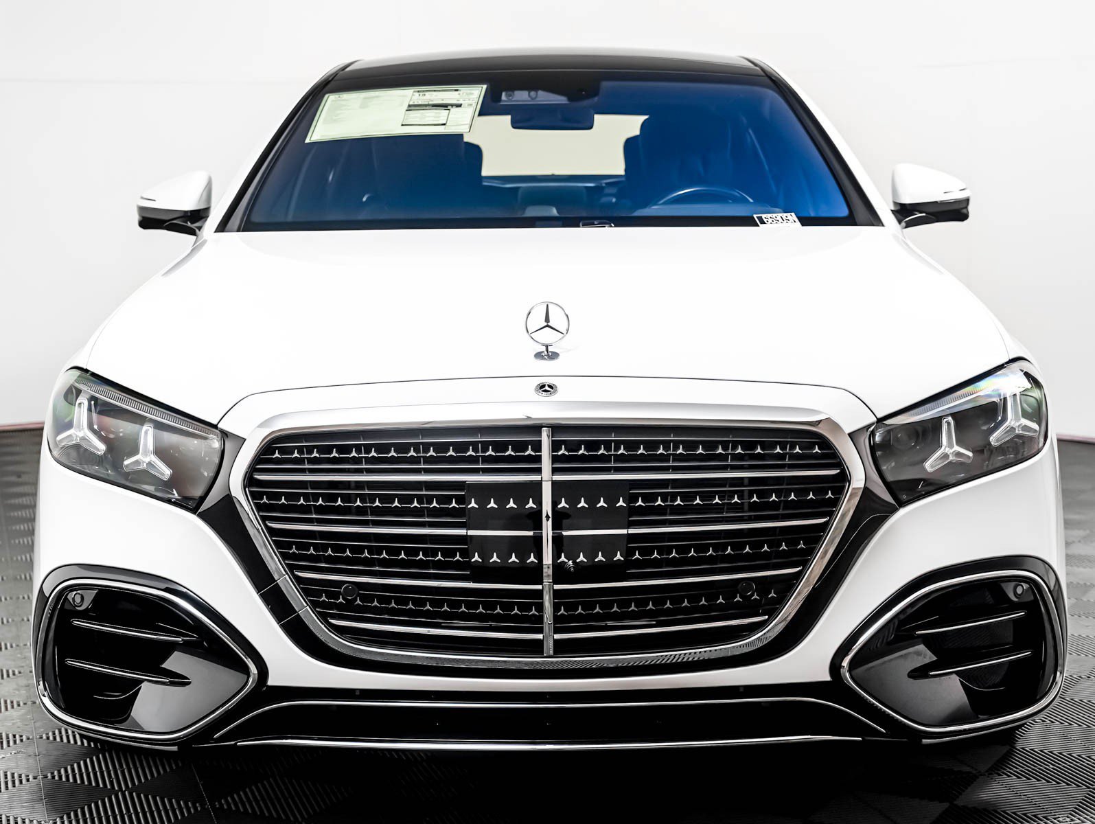 New 2027 MANUFAKTUR Moonlight White Metallic Mercedes-Benz S 580 image 9