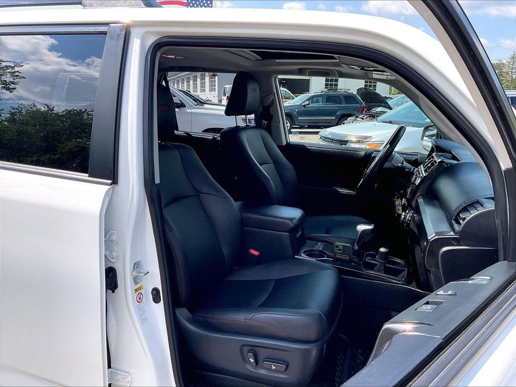 Used 2019 White Toyota SR5 image 11