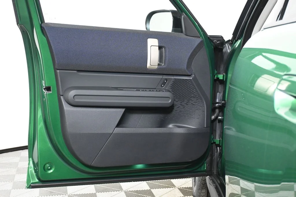 Used 2025 Green MINI  image 27
