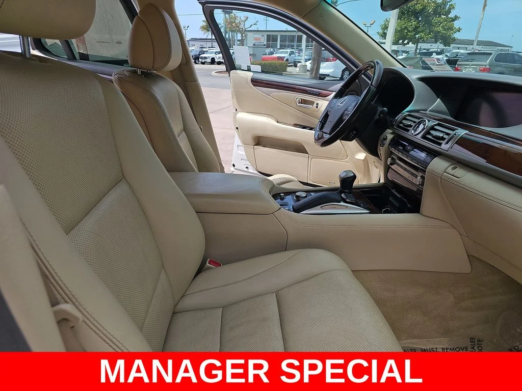 Used 2016 White Lexus 460 image 10