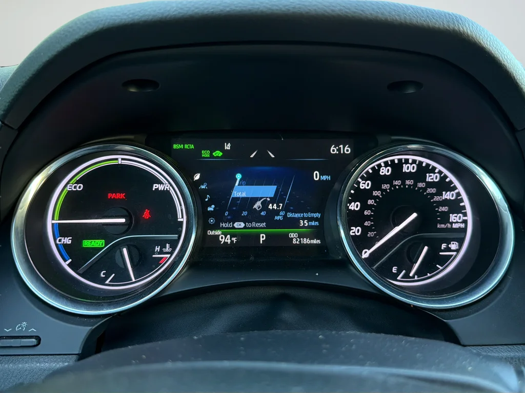 Used 2020 Beige Toyota XLE image 12