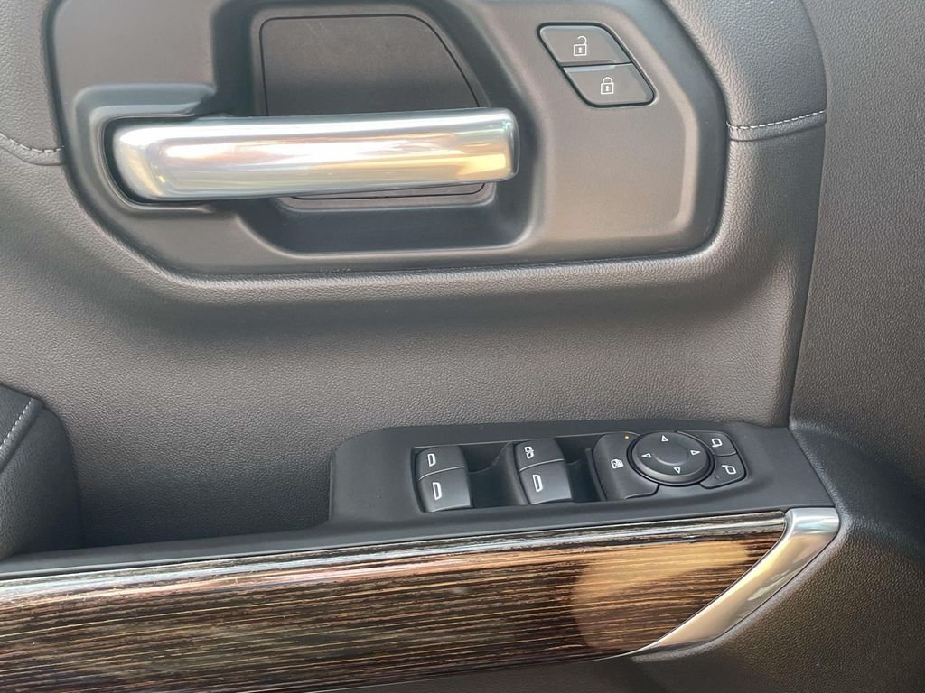 Used 2020 Blue GMC Elevation image 22