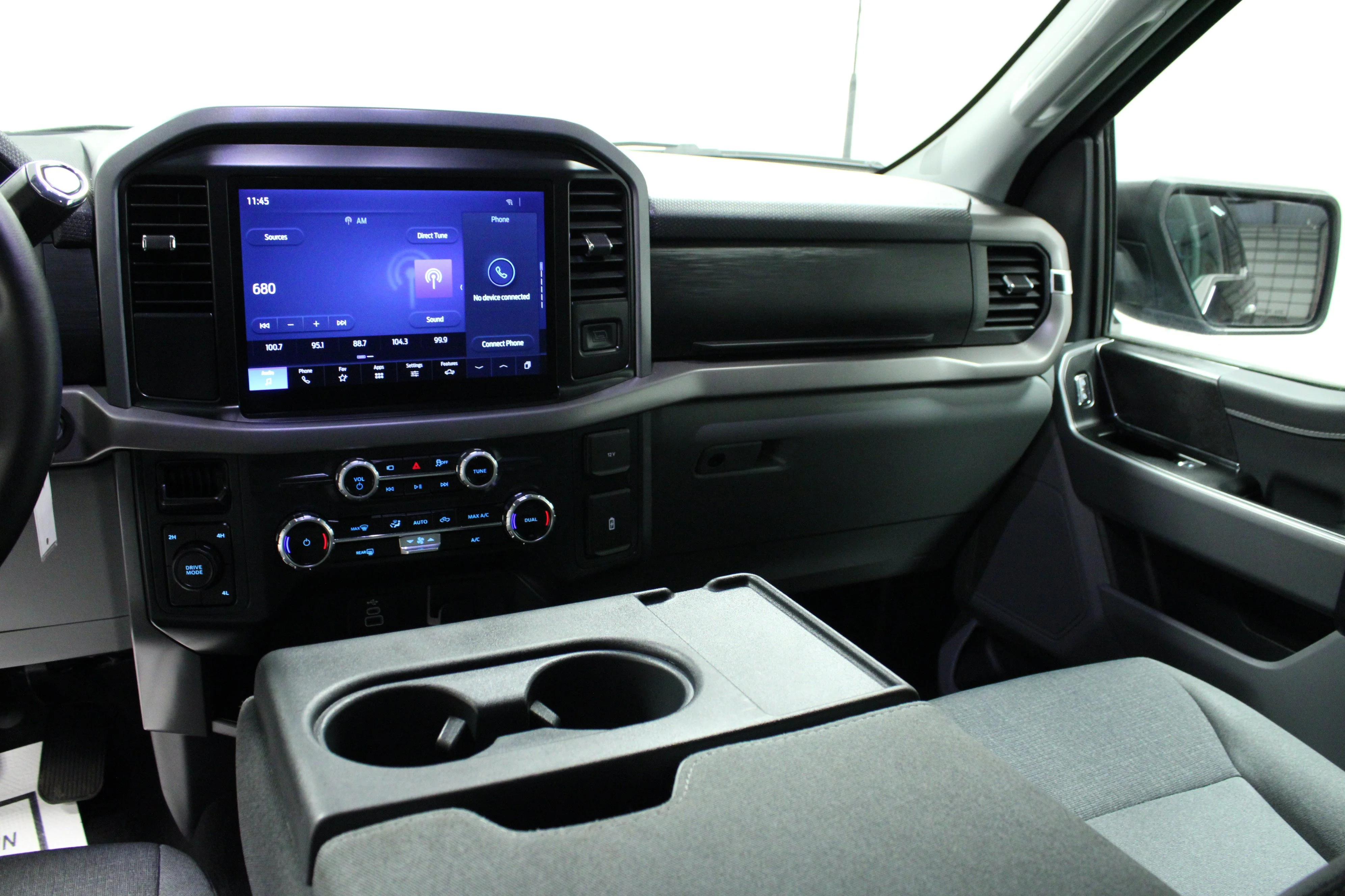 Used 2025 Agate Black Metallic Ford XLT image 19