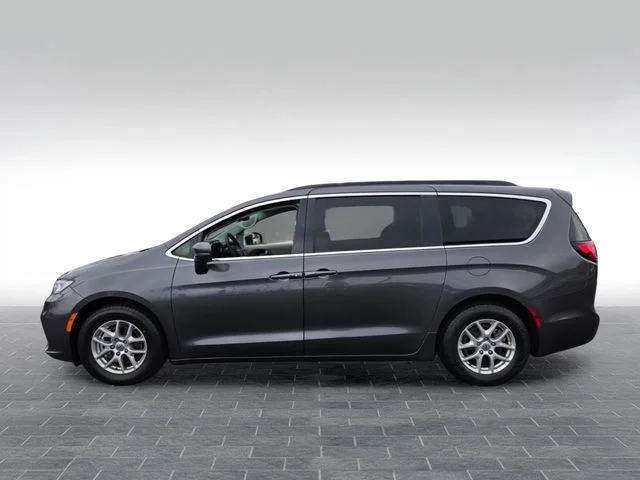 Used 2022 Gray Chrysler Touring L image 4